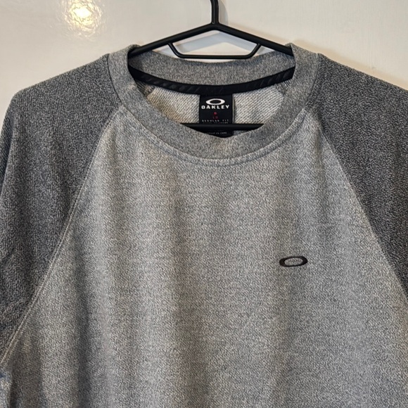 Oakley Gray Crewneck Sweater with Raglan Sleeves - Picture 3 of 10